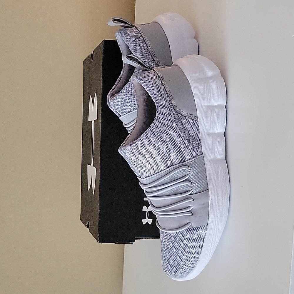 BRAND NEW Kids Under Armour Slouchy Slip Shoe Size 5